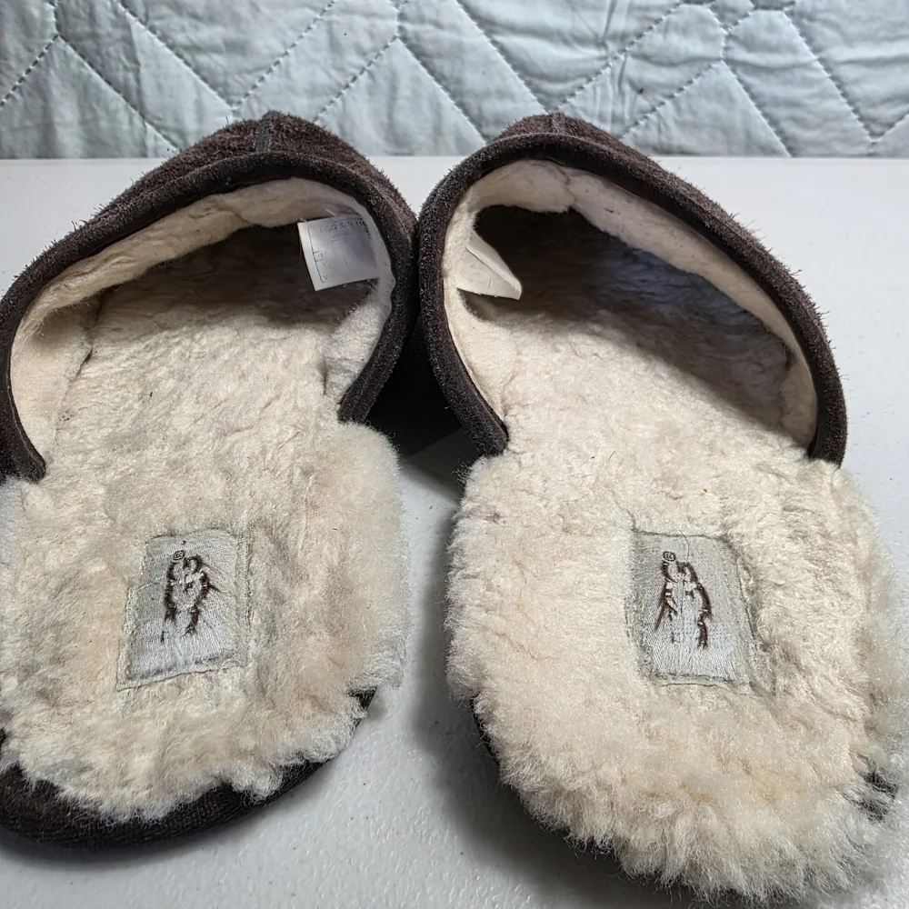 UGG Scuff Slippers Men’s Sz 11 Espresso Suede Sheepskin Wool Lined